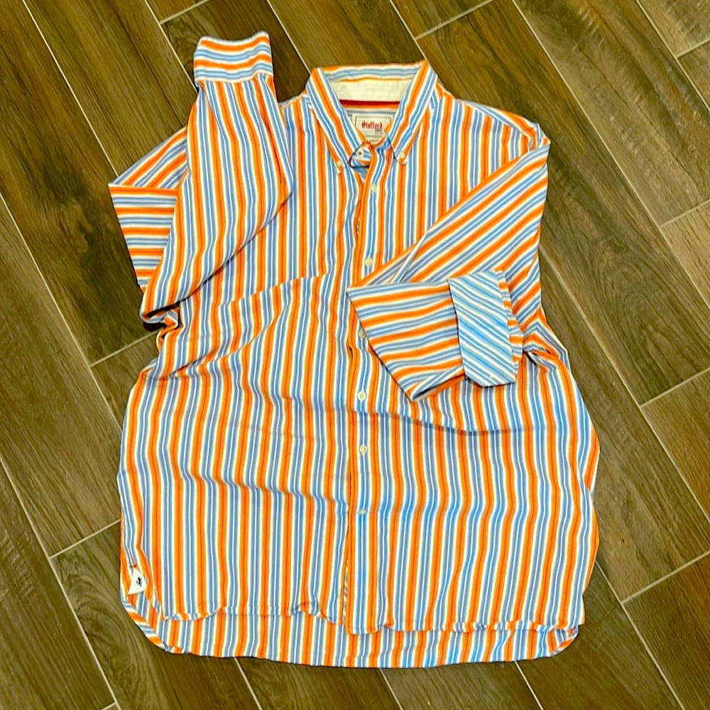 Men’s casual button down shirt.